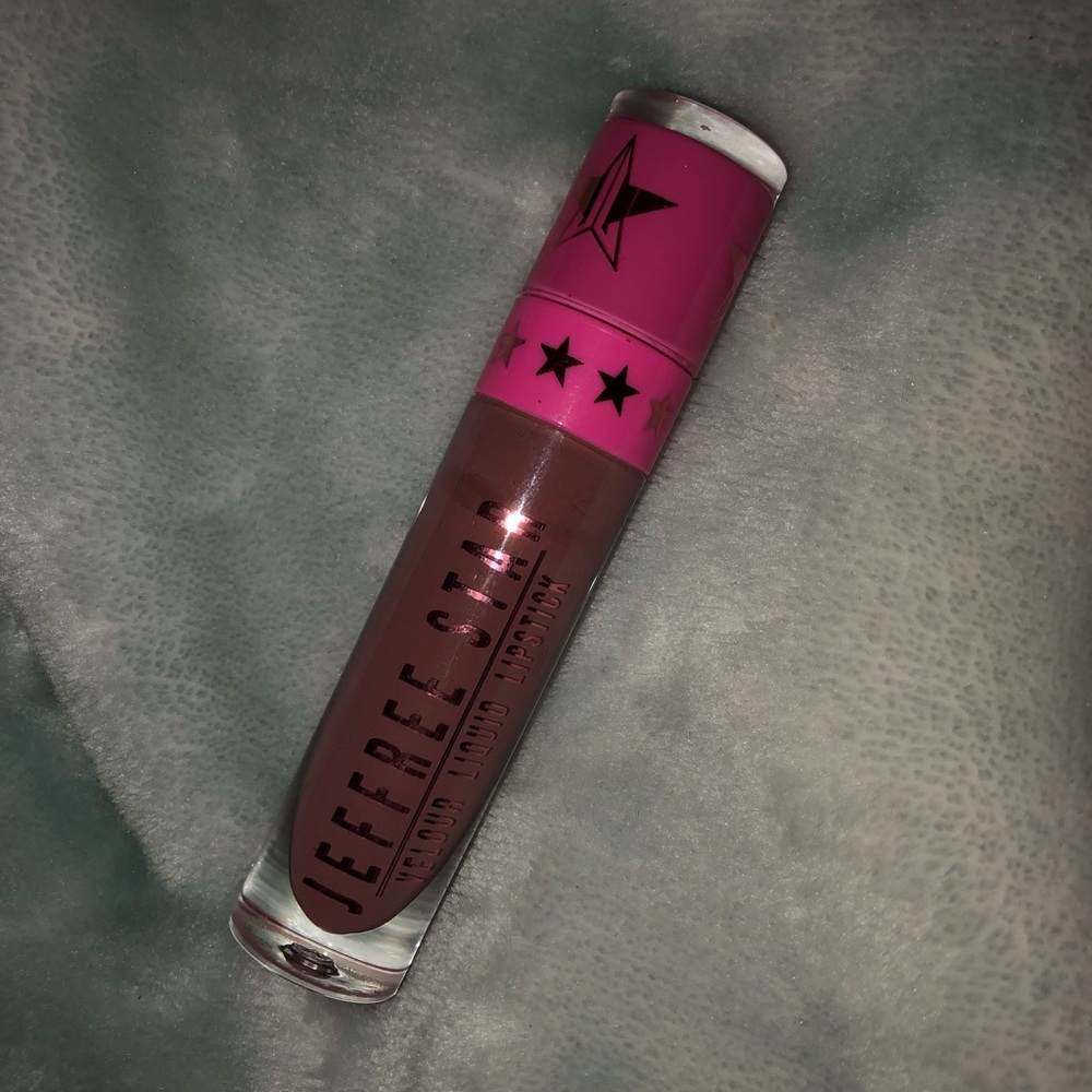 Jeffrey star liquid lipstick in “deceased”